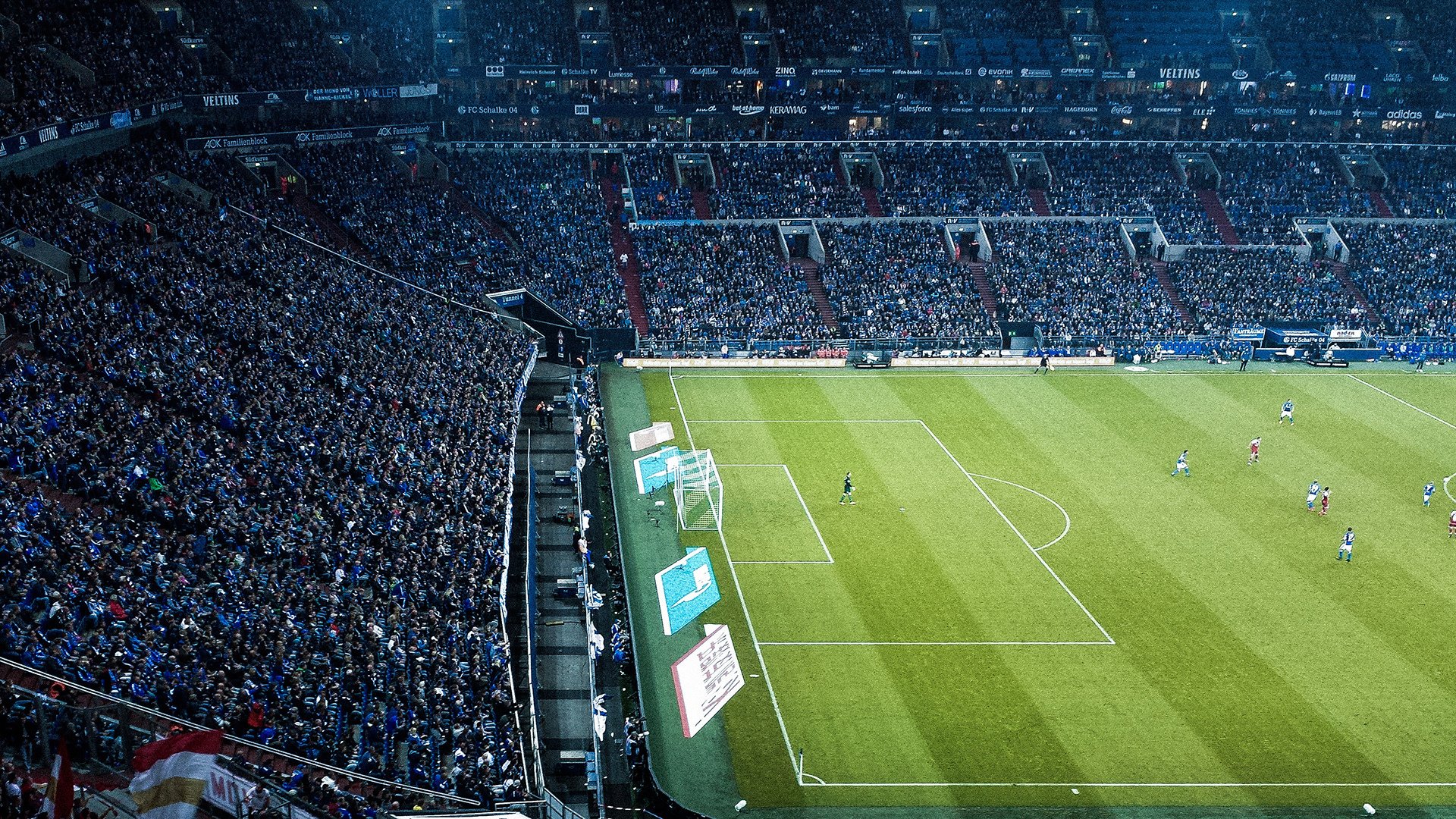 “足球场馆灯光系统升级,夜间比赛更精彩”,足球场灯光要求